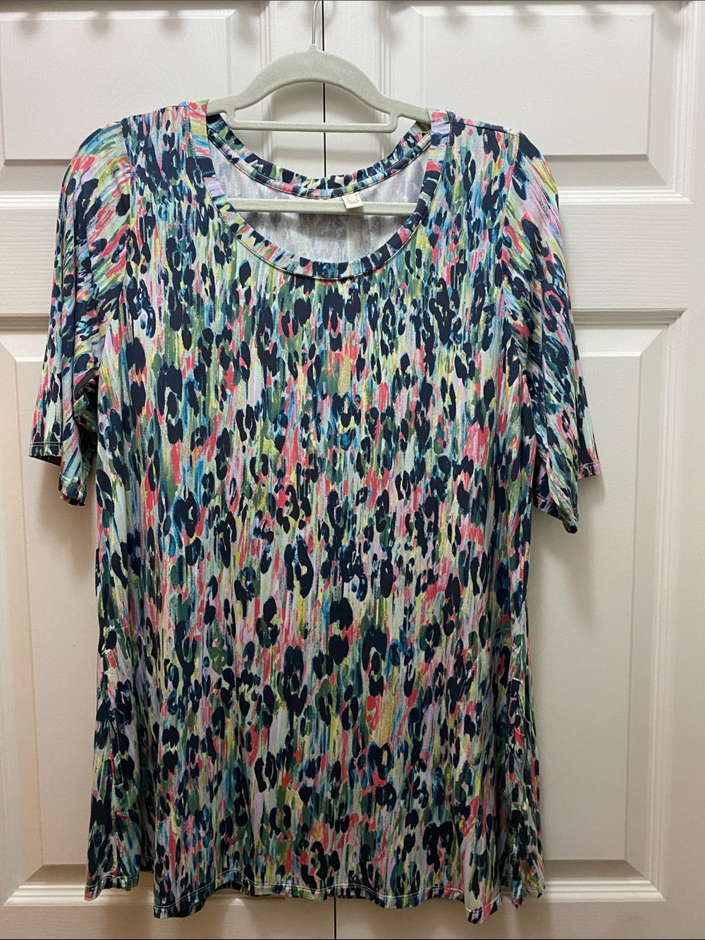 LOGO by Lori Goldstein Rayon 230 Animal Print Top w/Side Pockets - Size M